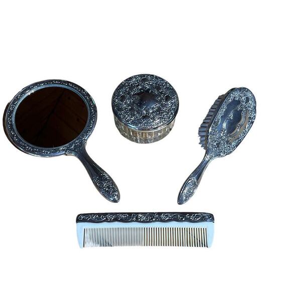 Vintage 4 piece vanity set. Silver Plated Raised Roses. Ornate.Mirror,brush,comb - Picture 2 of 10